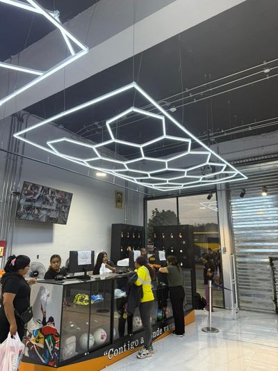 Montaje de infraestructura eléctrica comercial